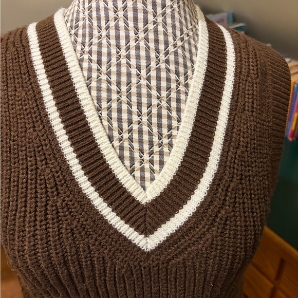 Divided by H&M Women’s Brown Sweater Vest Size XS Preppy School Girl Academia - Picture 4 of 10